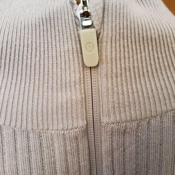 Lululemon On the Go Poncho EUC - Picture 10 of 13